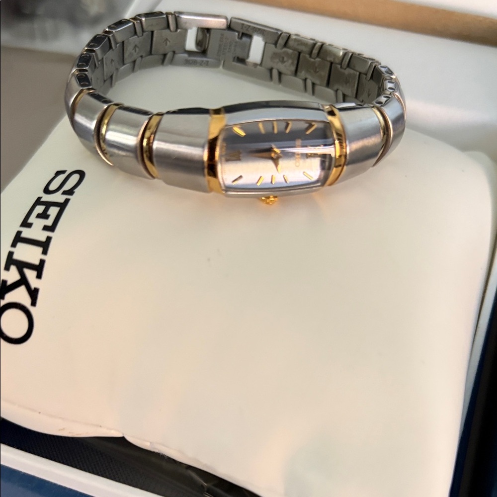 Seiko Gold and Silver Women's Watch - Picture 5 of 8